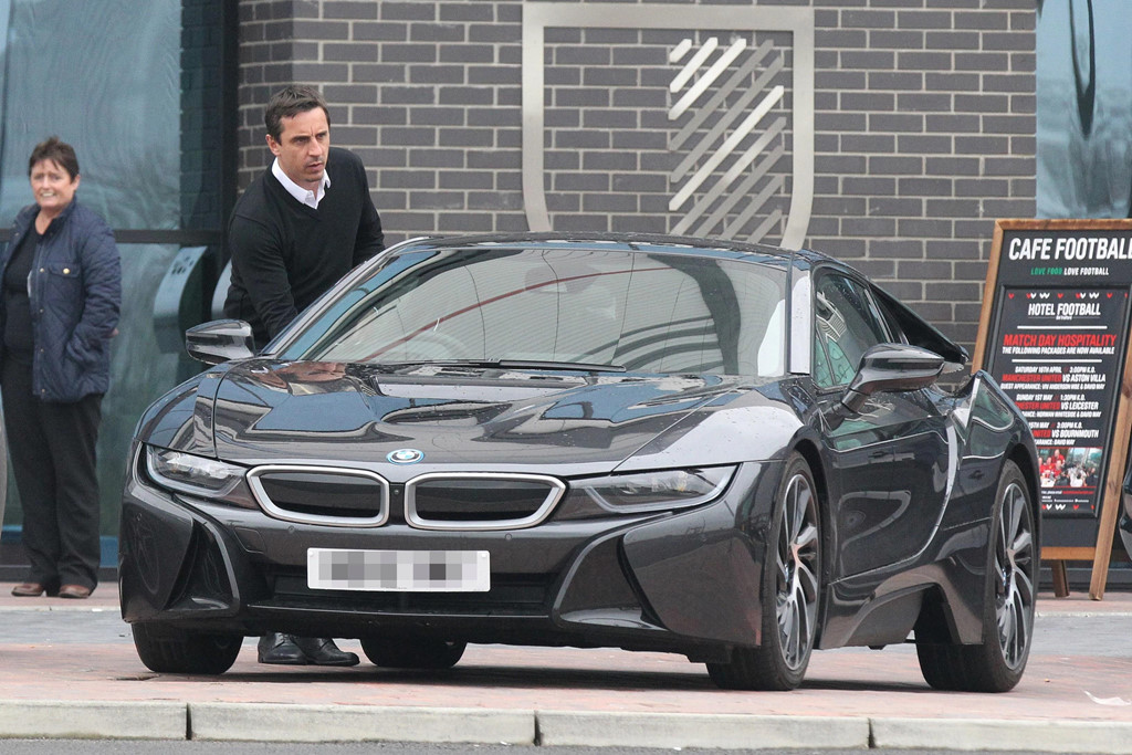 Dàn xe của các huyền thoại MU - từ môtô, xe cỏ đến xế triệu USD