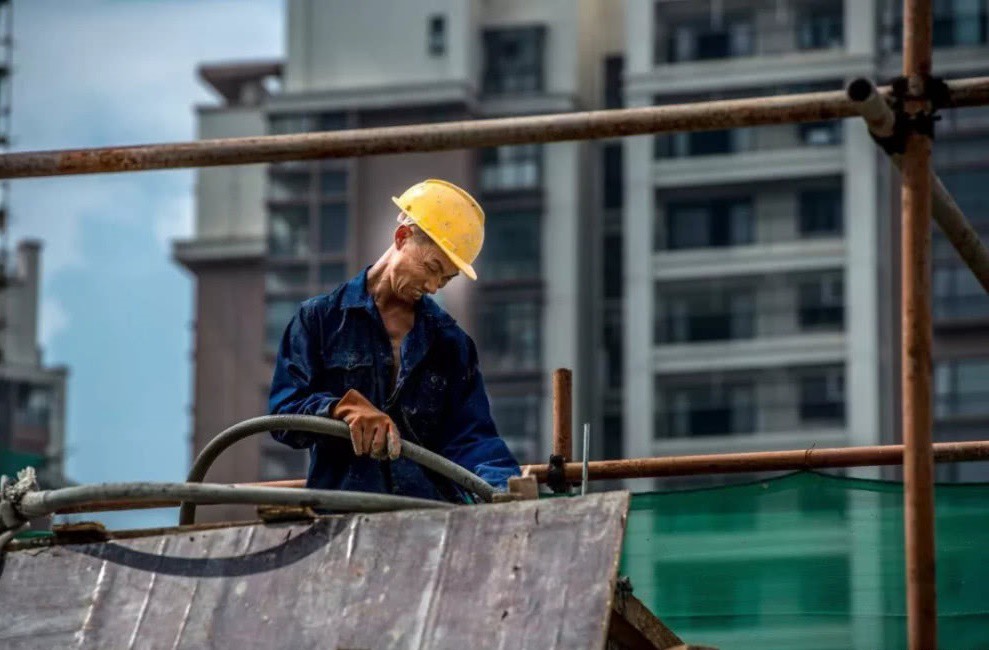 Bị cười nhạo vì gương mặt lấm lem trong cuộc họp phụ huynh, người cha mù chữ gây chấn động chỉ với vài câu nói