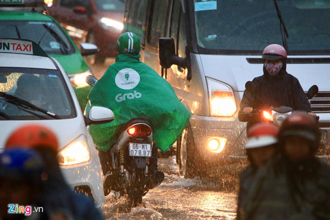 Sài Gòn mưa lớn trong 2 ngày tới, nhiều tuyến đường có thể ngập sâu