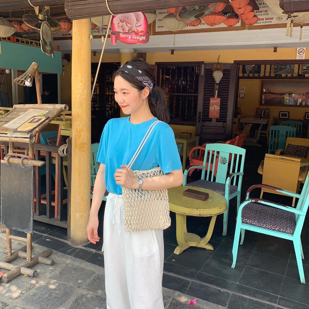 Chị em hãy ghim ngay 5 kiểu áo xinh xắn và mát rượi này để chấp hết mọi đợt nắng nóng kinh hoàng