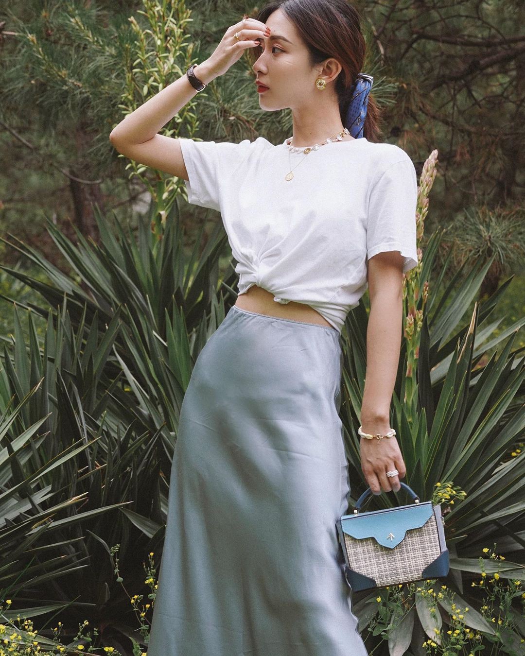 Chị em hãy ghim ngay 5 kiểu áo xinh xắn và mát rượi này để chấp hết mọi đợt nắng nóng kinh hoàng