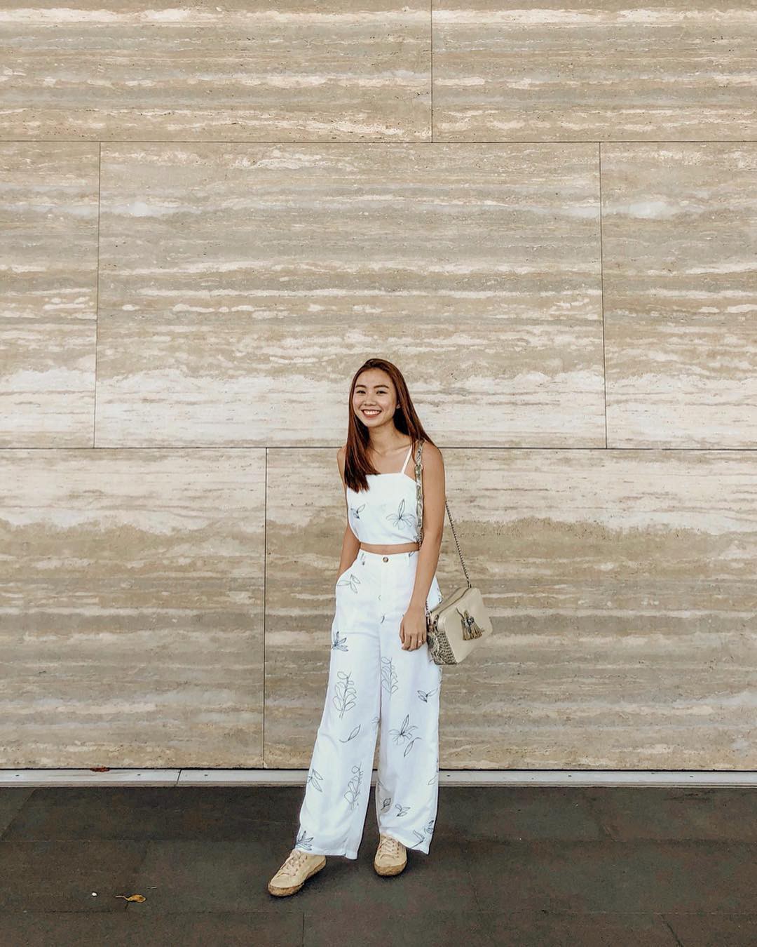 Chị em hãy ghim ngay 5 kiểu áo xinh xắn và mát rượi này để chấp hết mọi đợt nắng nóng kinh hoàng