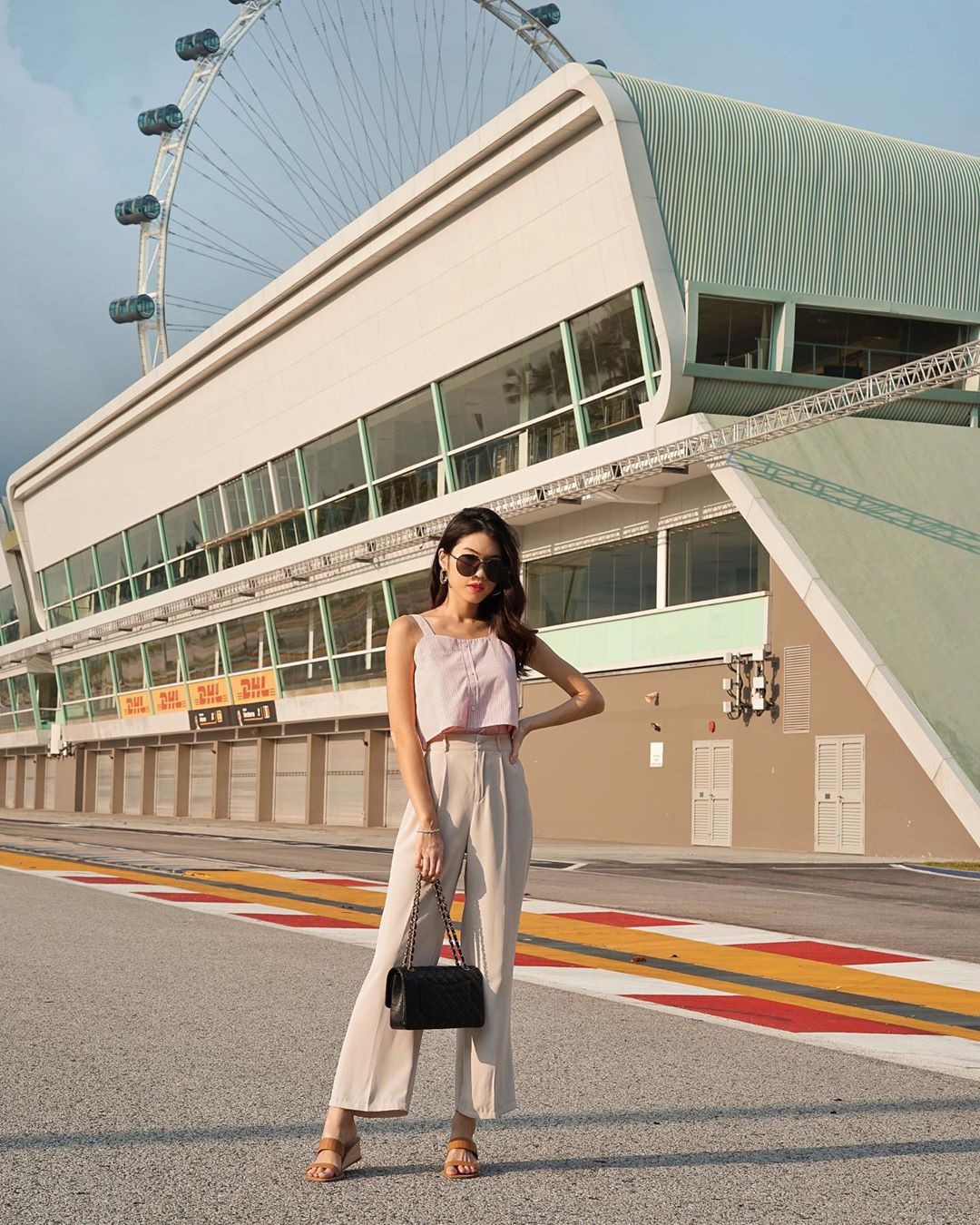 Chị em hãy ghim ngay 5 kiểu áo xinh xắn và mát rượi này để chấp hết mọi đợt nắng nóng kinh hoàng