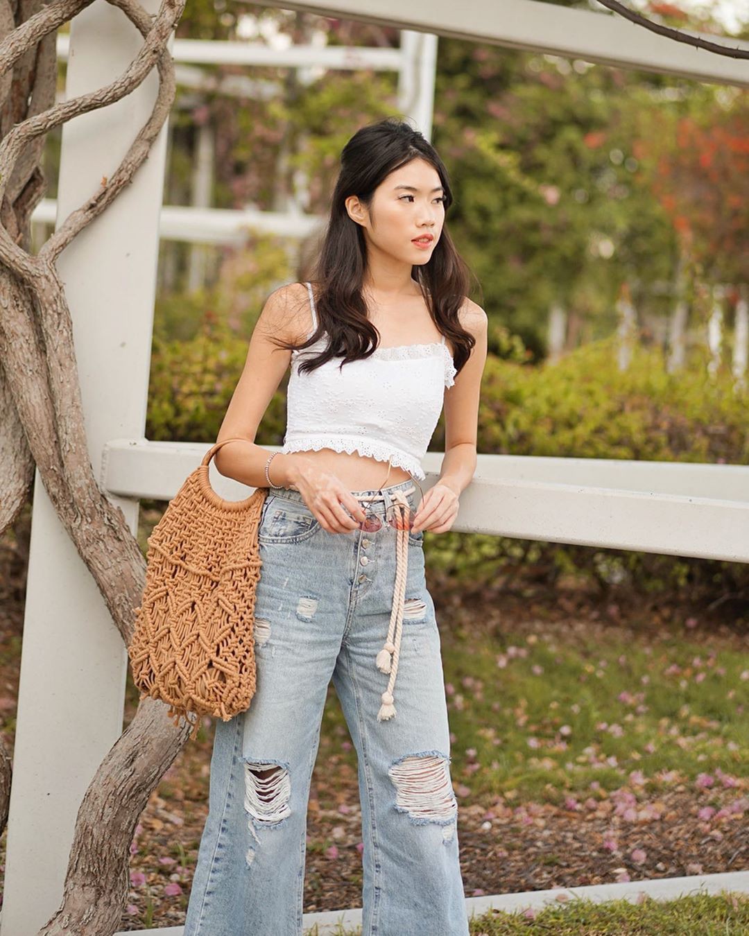 Chị em hãy ghim ngay 5 kiểu áo xinh xắn và mát rượi này để chấp hết mọi đợt nắng nóng kinh hoàng