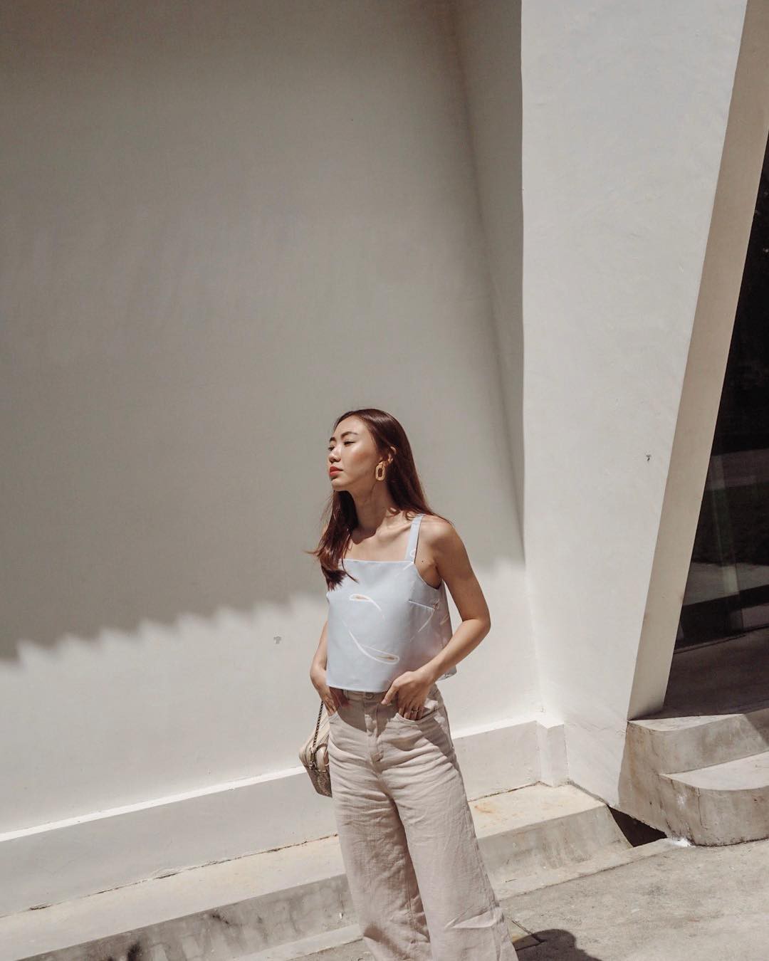 Chị em hãy ghim ngay 5 kiểu áo xinh xắn và mát rượi này để chấp hết mọi đợt nắng nóng kinh hoàng