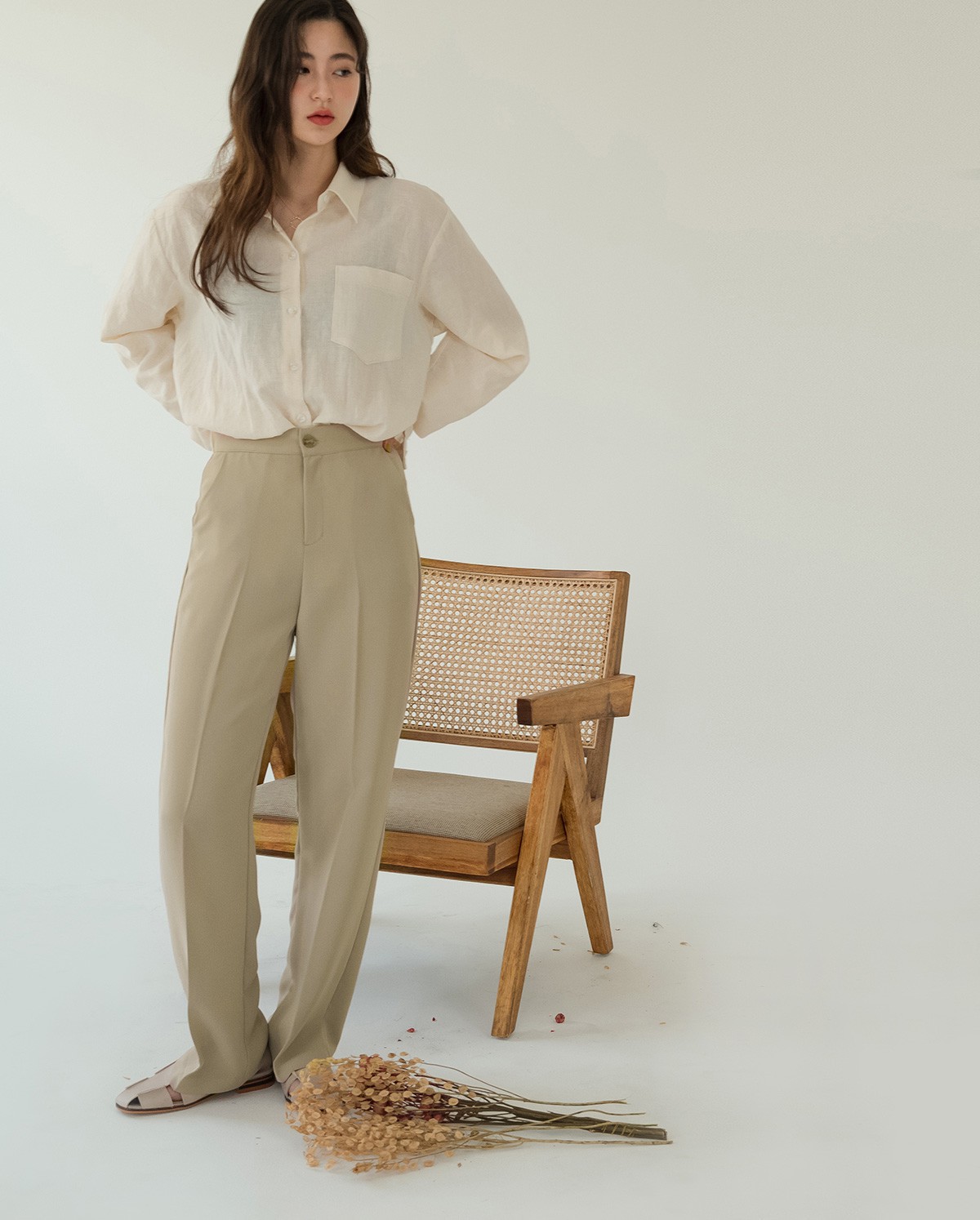 Chị em hãy ghim ngay 5 kiểu áo xinh xắn và mát rượi này để chấp hết mọi đợt nắng nóng kinh hoàng