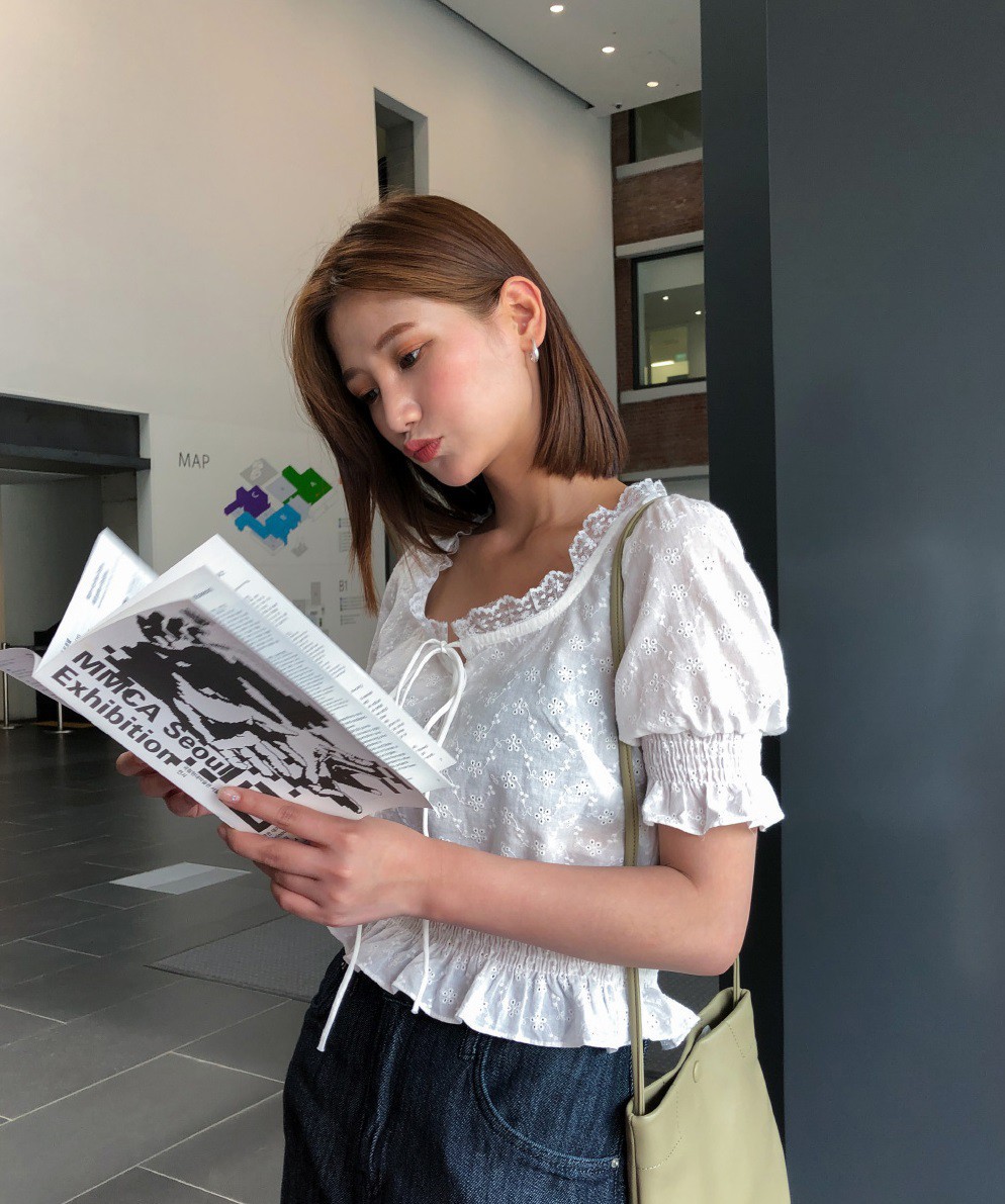 Chị em hãy ghim ngay 5 kiểu áo xinh xắn và mát rượi này để chấp hết mọi đợt nắng nóng kinh hoàng