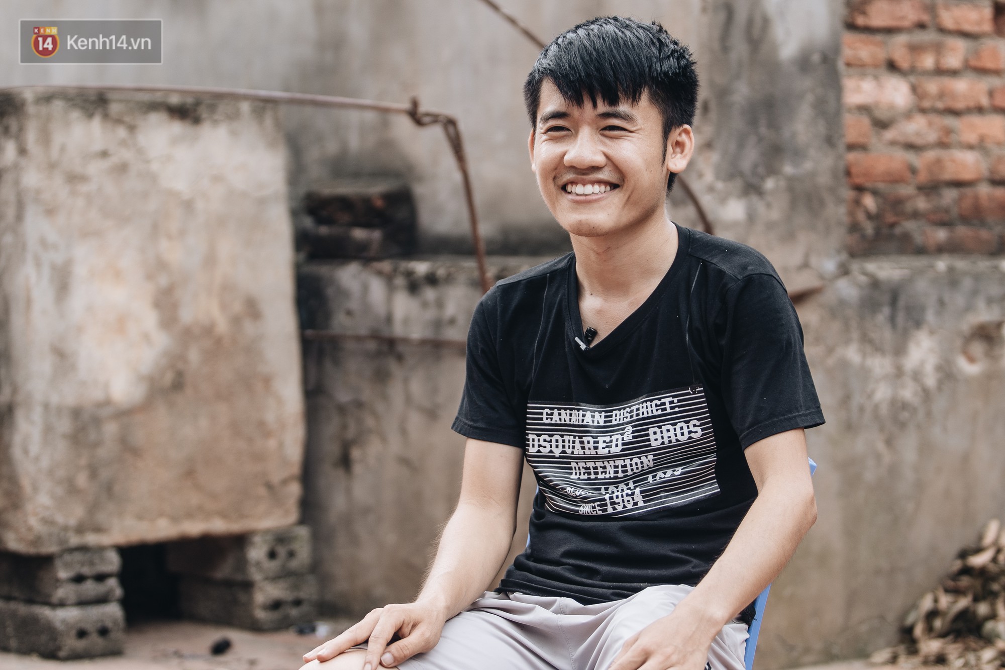 Cậu con trai đáng yêu đứng sau những clip triệu view của bà Tân Vê Lốc: Mong các bạn không dùng lời lẽ khó nghe nói về mẹ mình