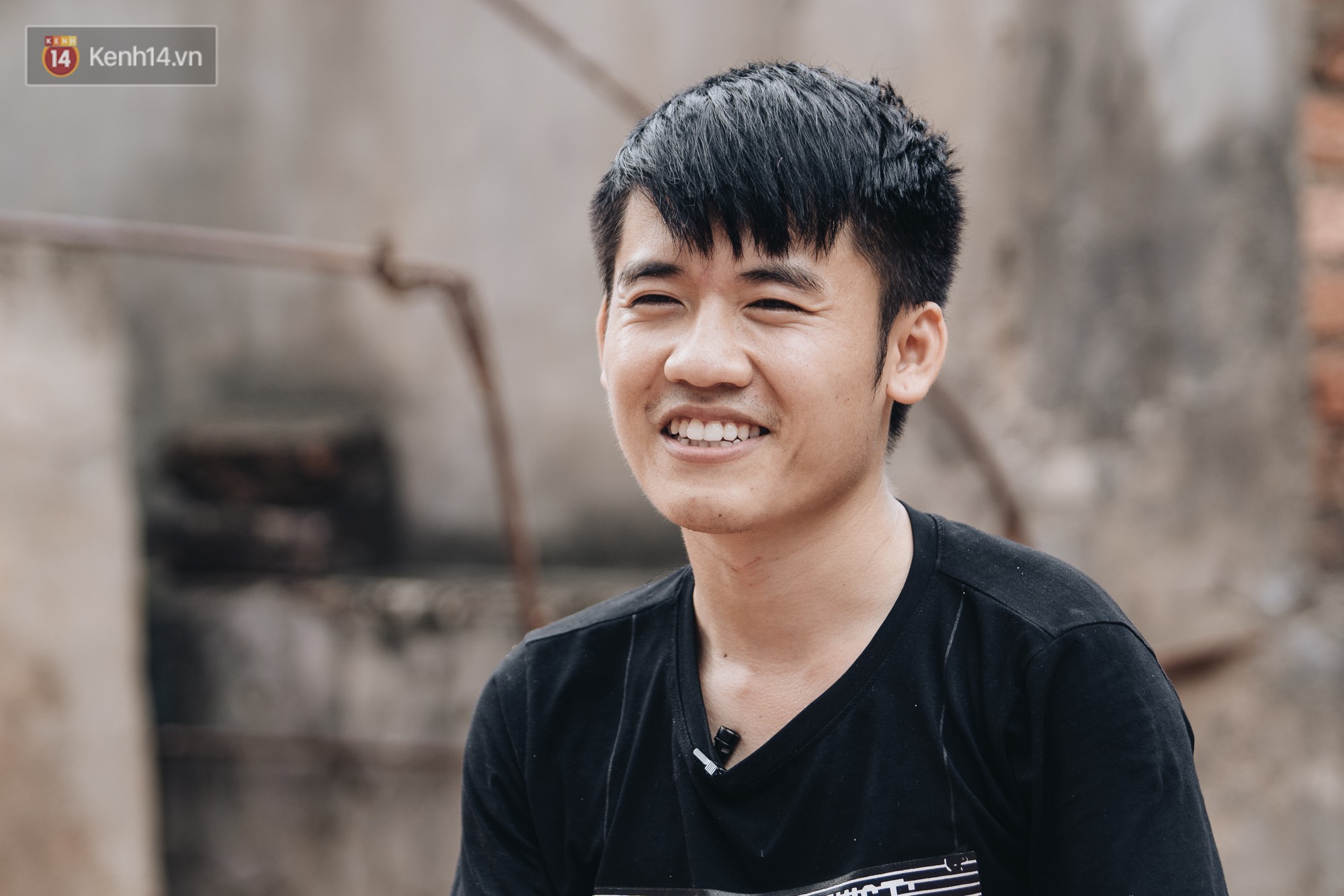 Cậu con trai đáng yêu đứng sau những clip triệu view của bà Tân Vê Lốc: Mong các bạn không dùng lời lẽ khó nghe nói về mẹ mình