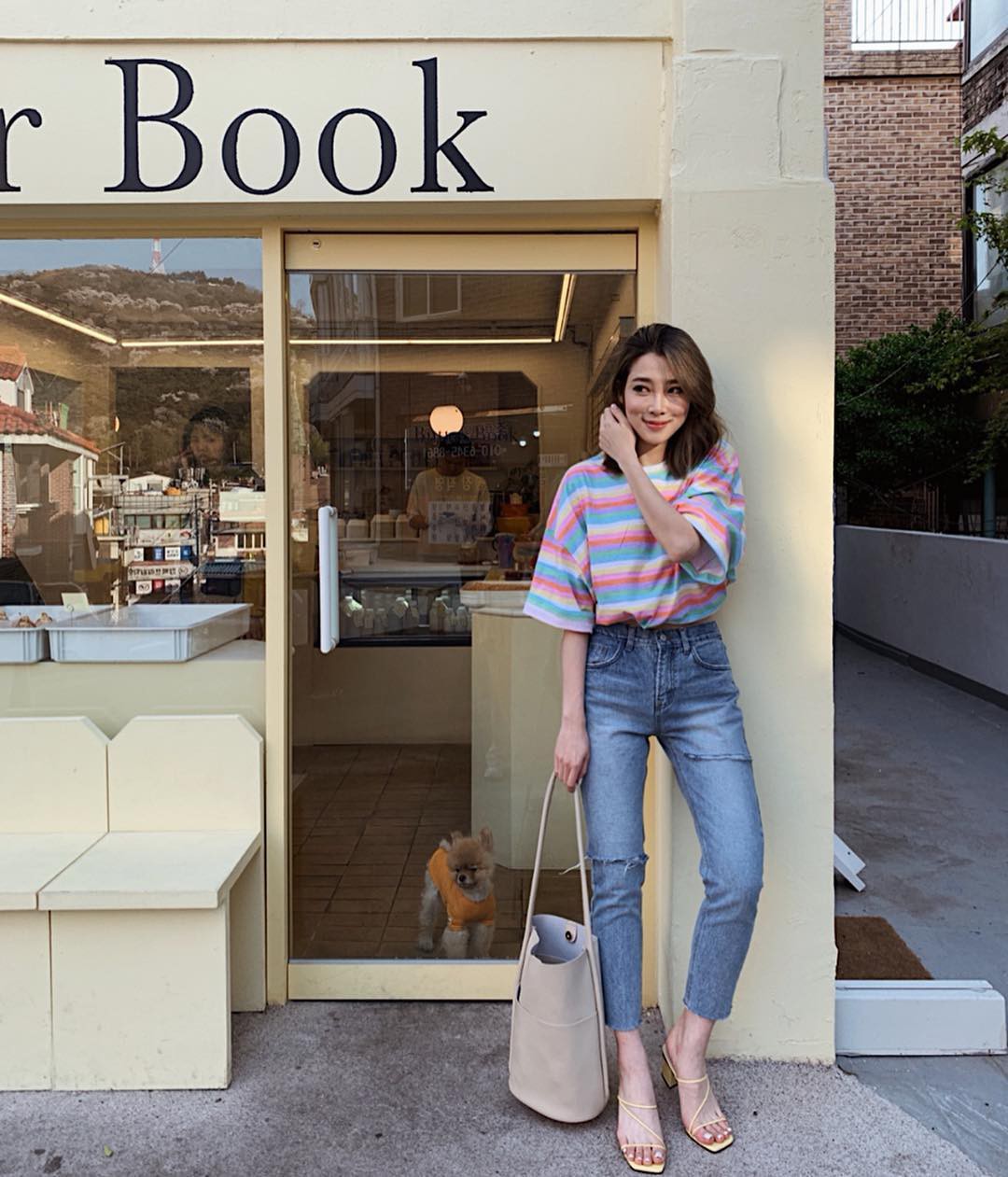 Bảo chứng cho vẻ sành điệu là combo áo phông – quần jeans với 15 ý tưởng diện mãi không biết chán này