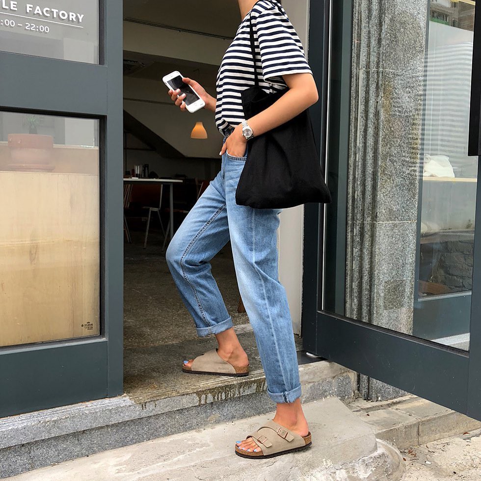 Bảo chứng cho vẻ sành điệu là combo áo phông – quần jeans với 15 ý tưởng diện mãi không biết chán này