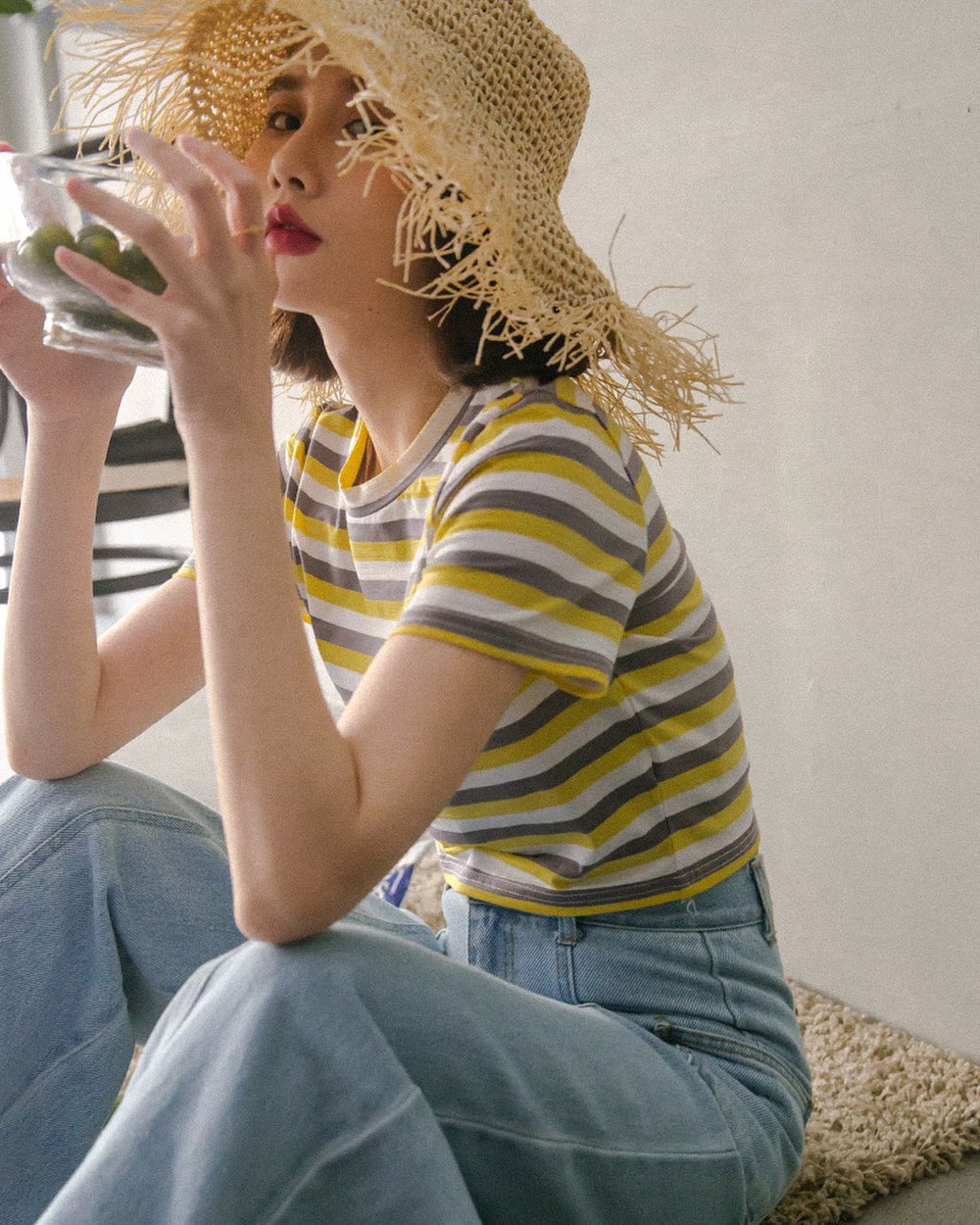 Bảo chứng cho vẻ sành điệu là combo áo phông – quần jeans với 15 ý tưởng diện mãi không biết chán này