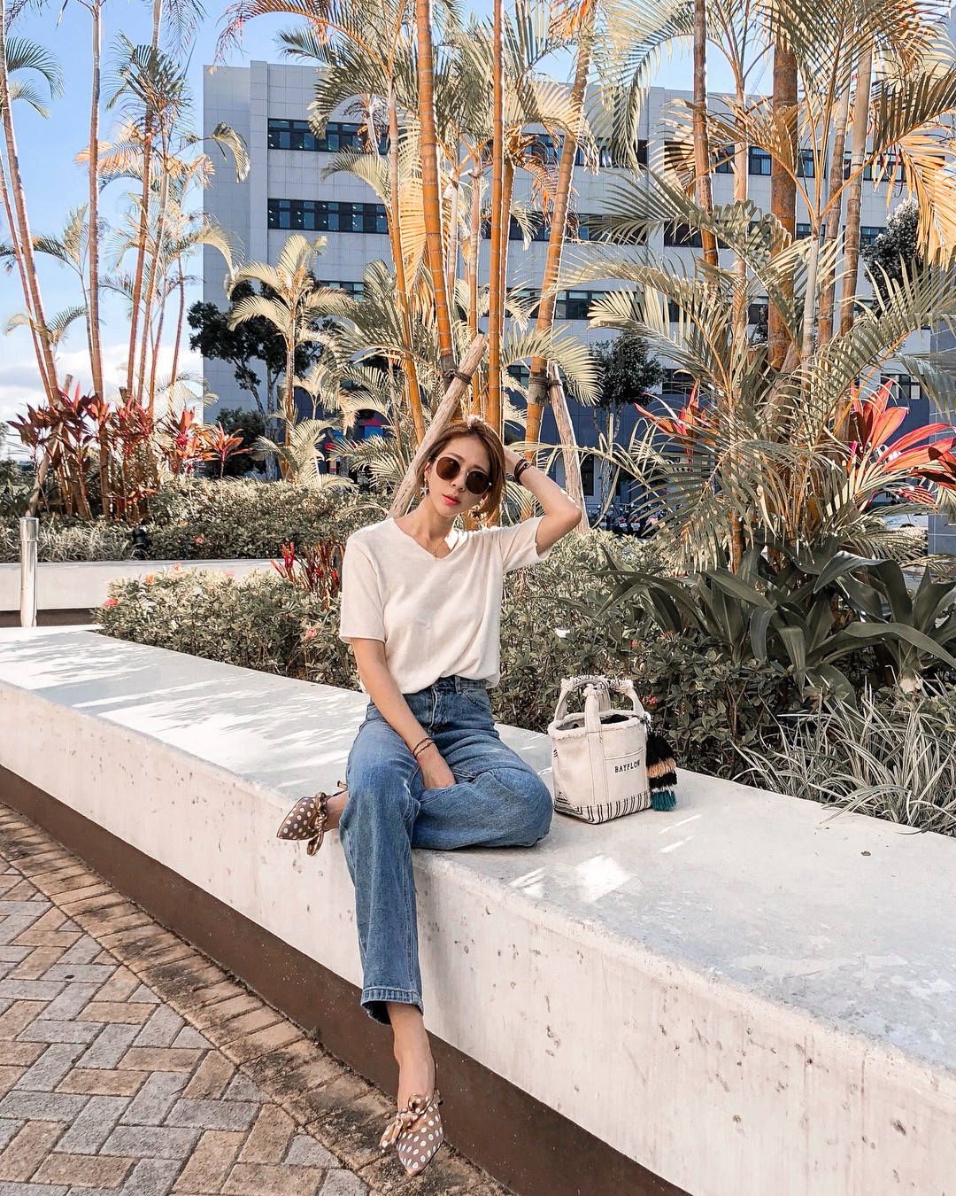 Bảo chứng cho vẻ sành điệu là combo áo phông – quần jeans với 15 ý tưởng diện mãi không biết chán này