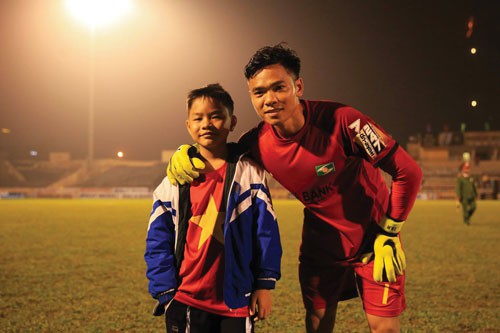 Thủ môn Trần Nguyên Mạnh nói gì trước cơ hội đe dọa vị trí Đặng Văn Lâm?