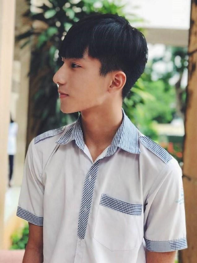 10X bối rối khi xuất hiện trên mạng vì gương mặt giống Sơn Tùng M-TP