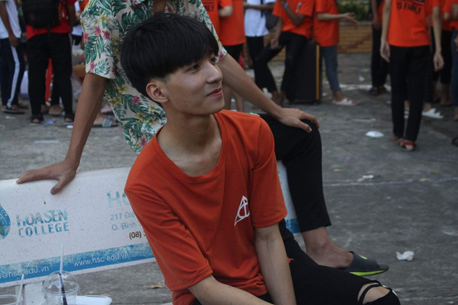 10X bối rối khi xuất hiện trên mạng vì gương mặt giống Sơn Tùng M-TP