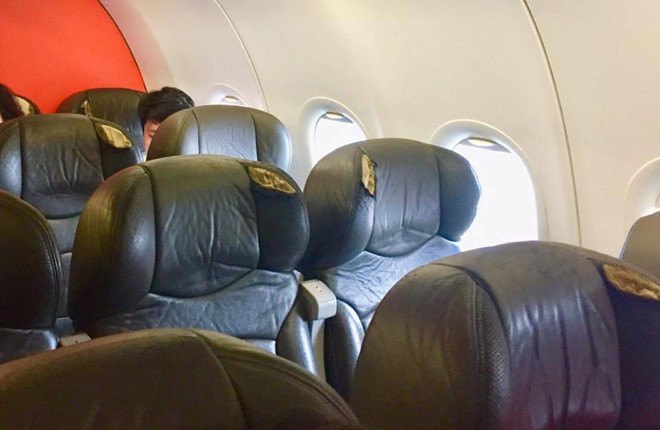 Hành khách Jetstar Pacific phản ánh ghế ngồi trên máy bay rách nát