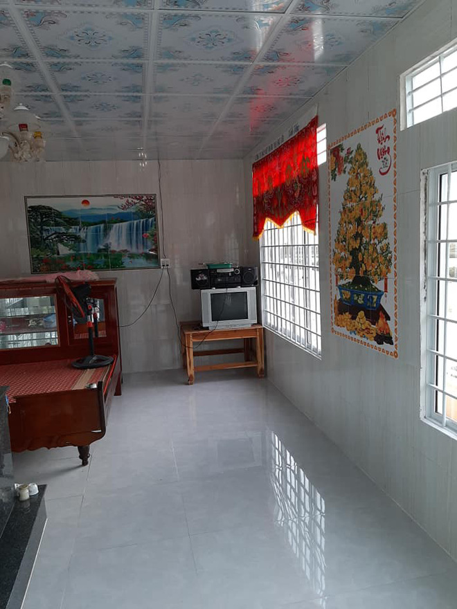 Ngôi nhà mộ đầy đủ tiện nghi khiến dân mạng xôn xao và nỗi lòng cậu con trai muốn chuộc lỗi với người mẹ quá cố