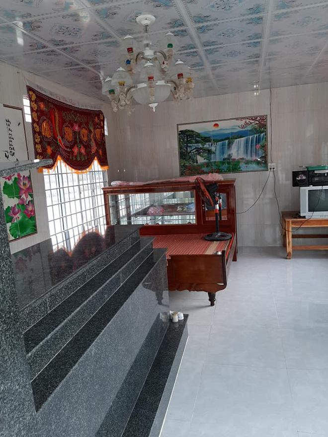 Ngôi nhà mộ đầy đủ tiện nghi khiến dân mạng xôn xao và nỗi lòng cậu con trai muốn chuộc lỗi với người mẹ quá cố