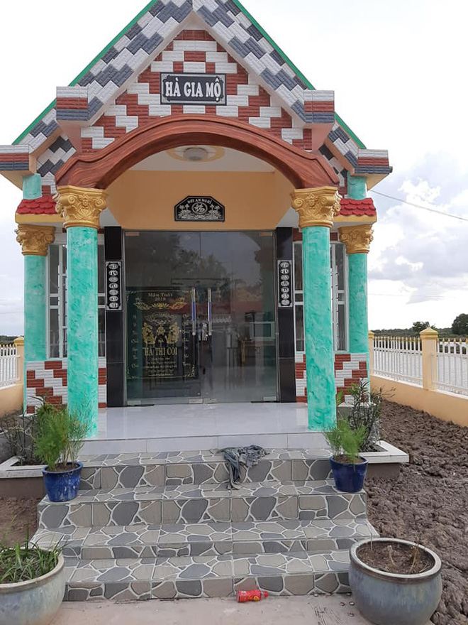 Ngôi nhà mộ đầy đủ tiện nghi khiến dân mạng xôn xao và nỗi lòng cậu con trai muốn chuộc lỗi với người mẹ quá cố