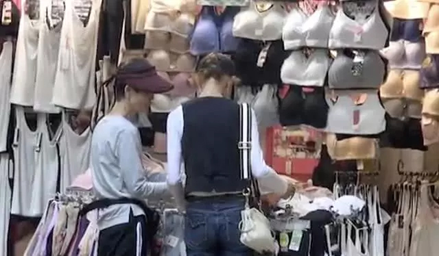 Cuộc sống ở khu bình dân, mua đồ lót rẻ tiền của Trương Mạn Ngọc