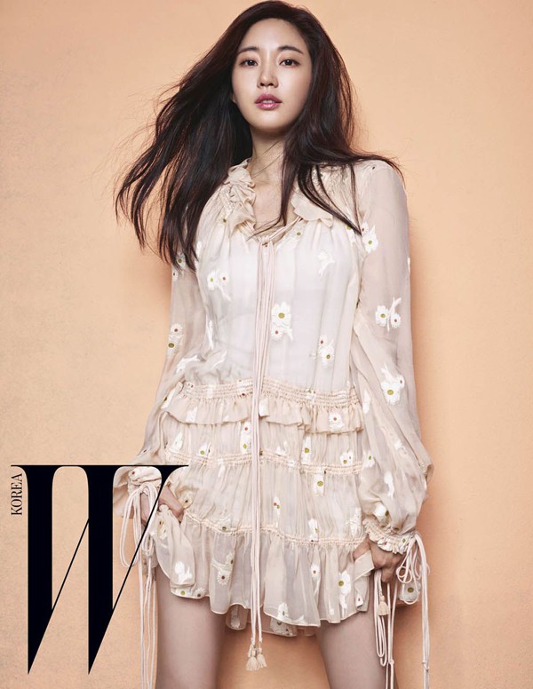 Hoa hậu ngực khủng Kim Sarang: Từ mỹ nhân nổi tiếng với cảnh tắm trần táo bạo tới xì xào bán dâm khiến sự nghiệp lao đao