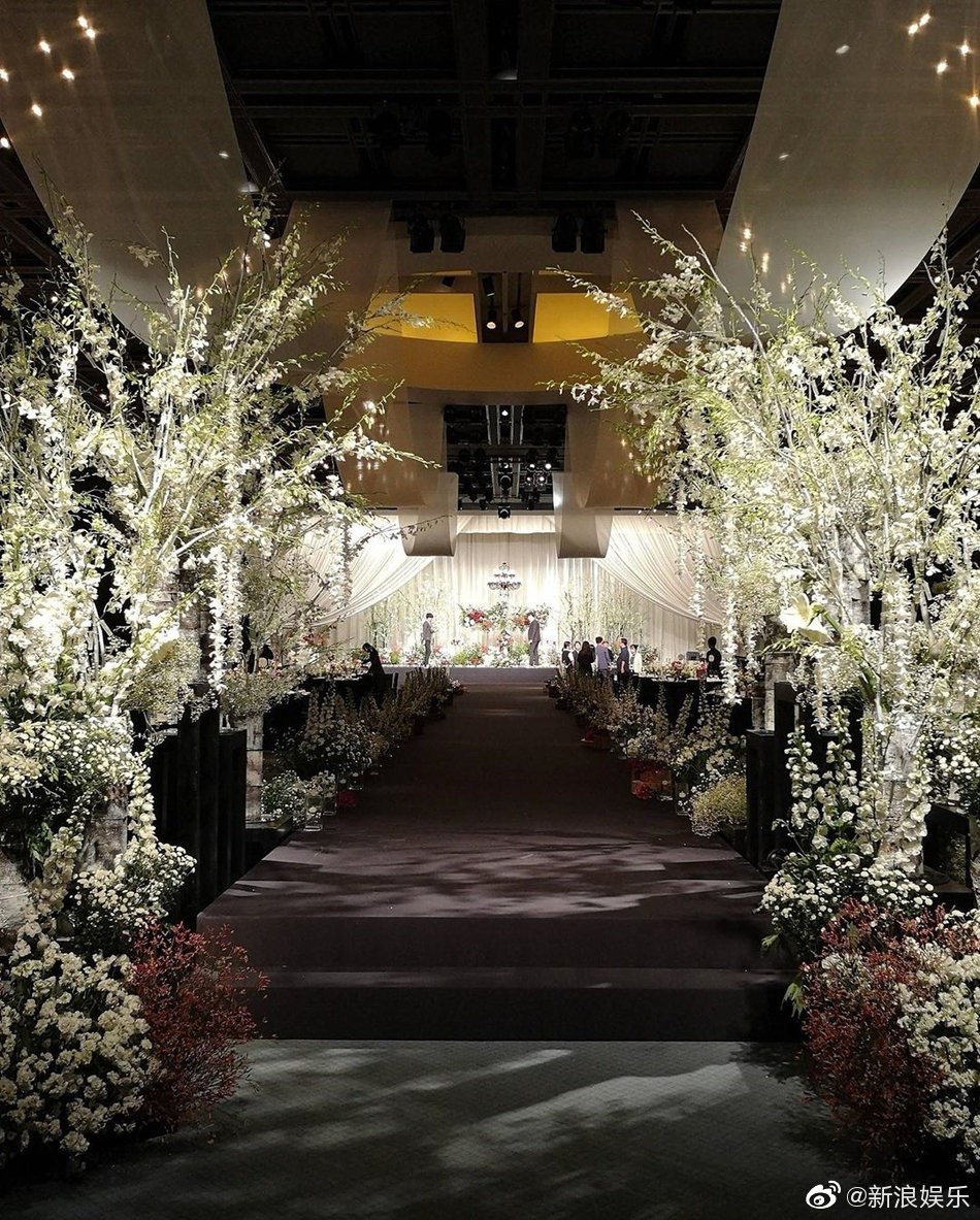 Đám cưới Hoa - Hàn hot nhất hôm nay: Choo Ja Hyun hoá nữ thần diện váy cưới trắng tinh khôi, e ấp bên Vu Hiểu Quang