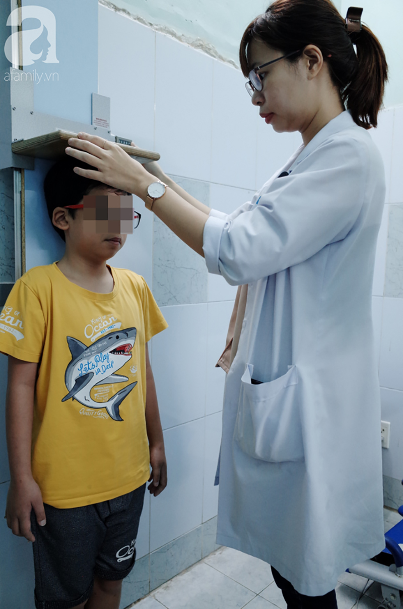 Để con không bị chậm tăng trưởng chiều cao, bác sĩ cho biết: Thấy trẻ cao dưới 4cm/năm, cha mẹ nên làm việc này