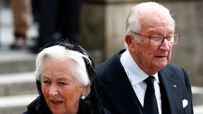 Bị phạt 5.000 euro/ngày vì bê bối con rơi, cựu vương Bỉ đồng ý xét nghiệm ADN