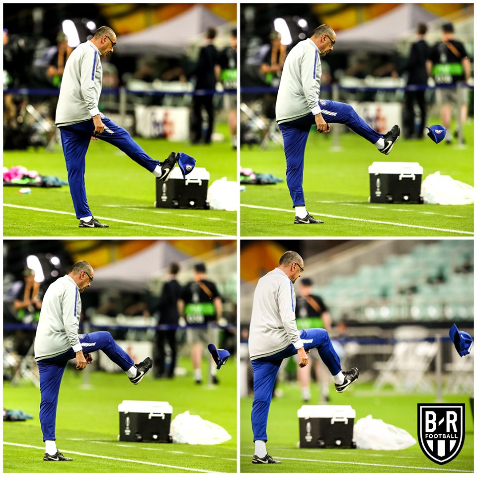 Biến căng tại Chelsea: 2 sao bự tranh cãi gay gắt, HLV Sarri phát điên ném mũ rời sân tập