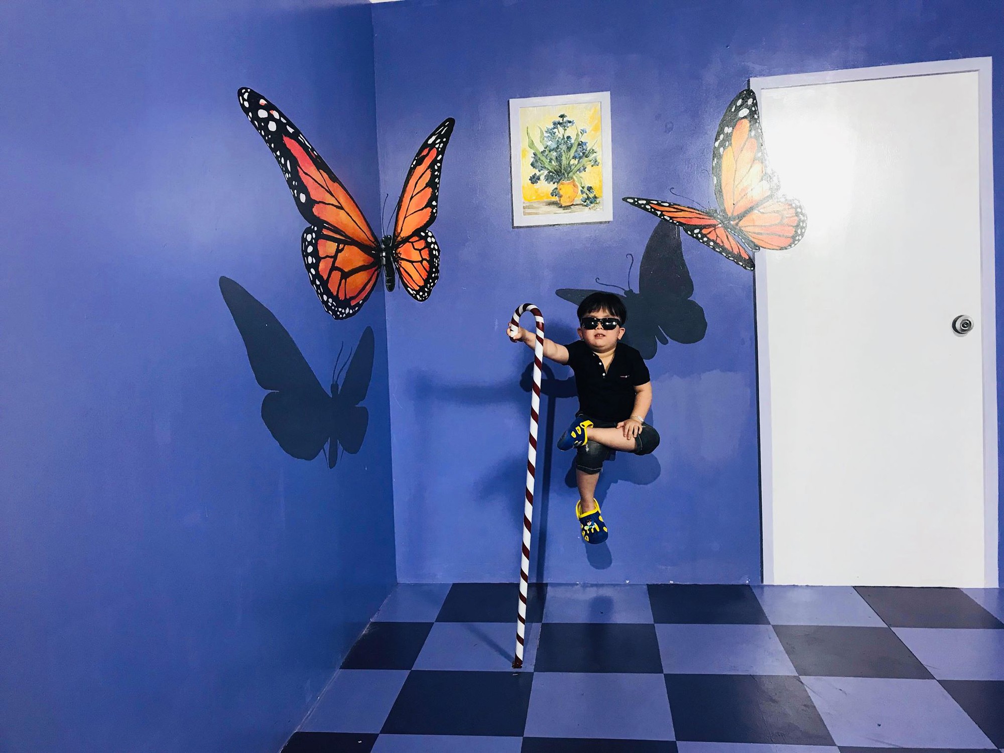 Soái ca 4 tuổi đẹp trai hết nấc lại còn nội trợ đảm đang khiến các mẹ giành nhau nhận con rể