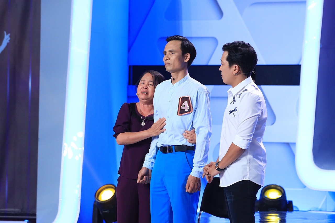 Gặp người mẹ hiến trái tim con trai gây xúc động trên sóng truyền hình: Con chỉ mất đi thể xác, còn sự sống vẫn tồn tại trên cõi đời này...