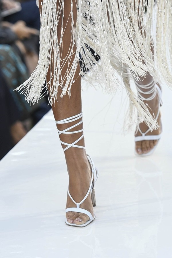 Giày dép mũi vuông bùng nổ hè 2019