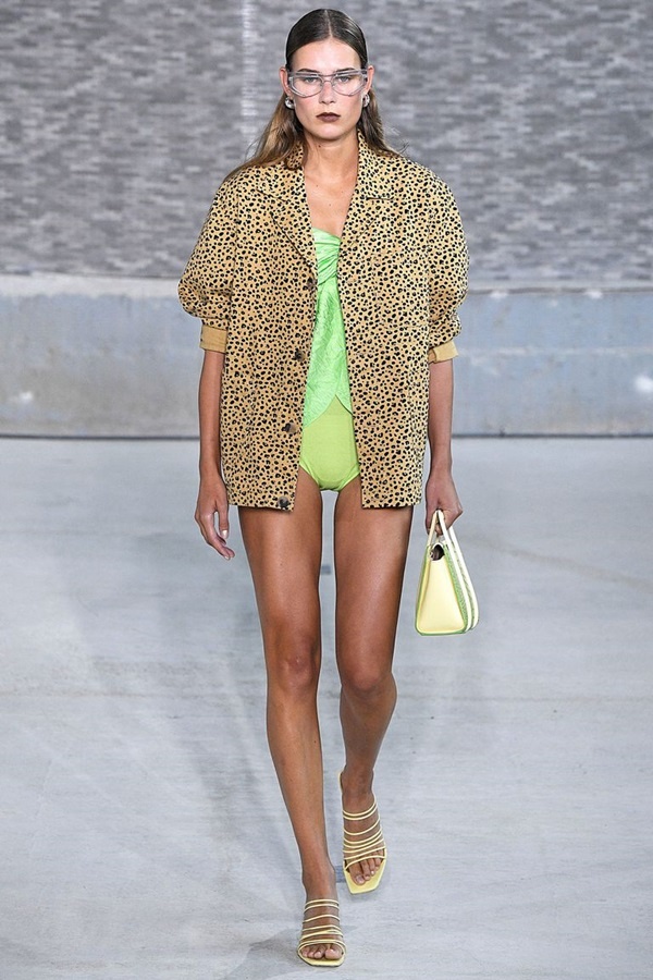 Giày dép mũi vuông bùng nổ hè 2019