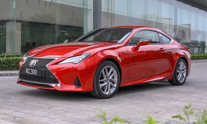 Lexus RC300 giá 3,3 tỷ - coupe thể thao cho khách hàng trẻ