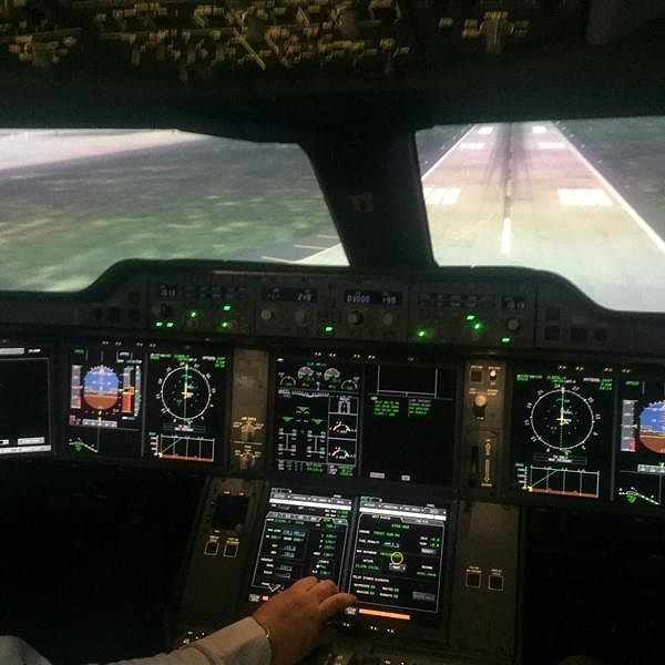 Phi công tiết lộ lương khủng được các hãng mời chào