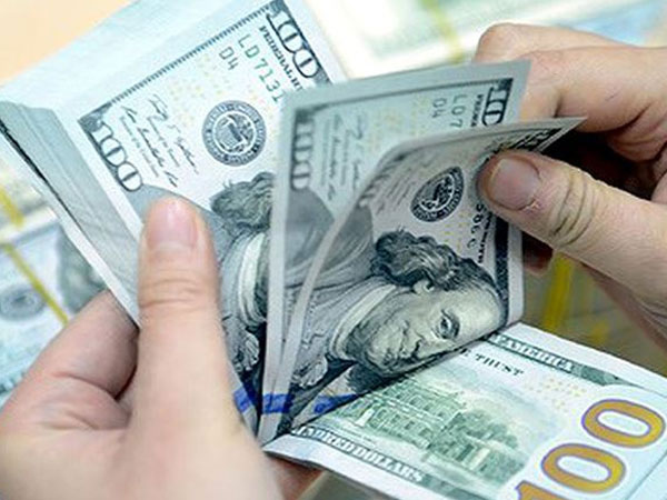 Ngân hàng đồng loạt nâng giá USD