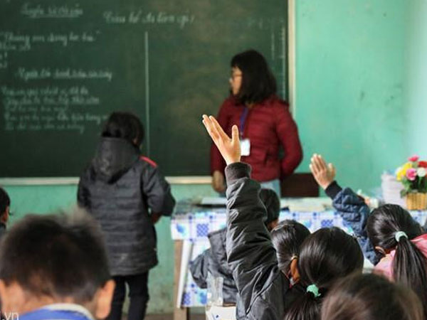 Xin thầy, cô cho con tôi ở lại lớp