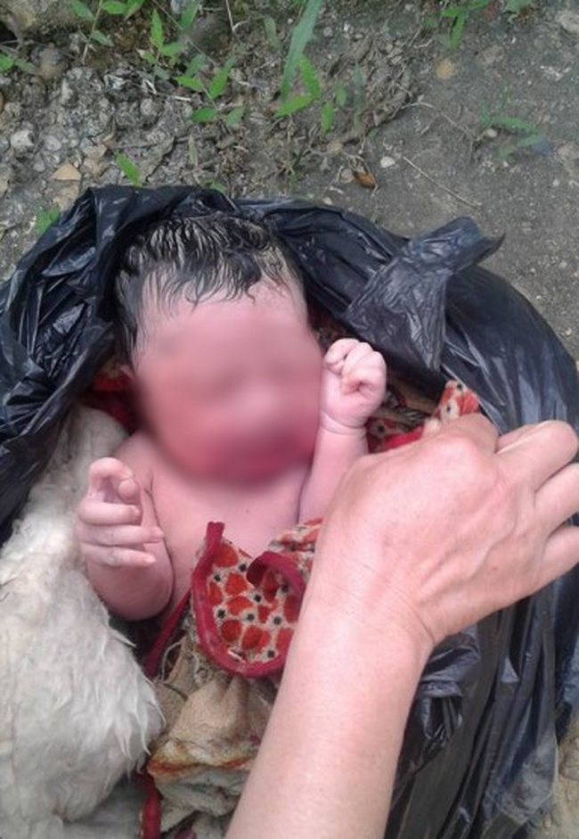 Viết cho người mẹ có trái tim của đá - tâm thư phẫn uất gửi thai phụ vứt bỏ con sơ sinh khiến bao người nghẹn ứa