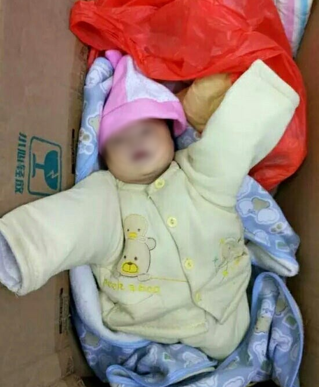 Viết cho người mẹ có trái tim của đá - tâm thư phẫn uất gửi thai phụ vứt bỏ con sơ sinh khiến bao người nghẹn ứa