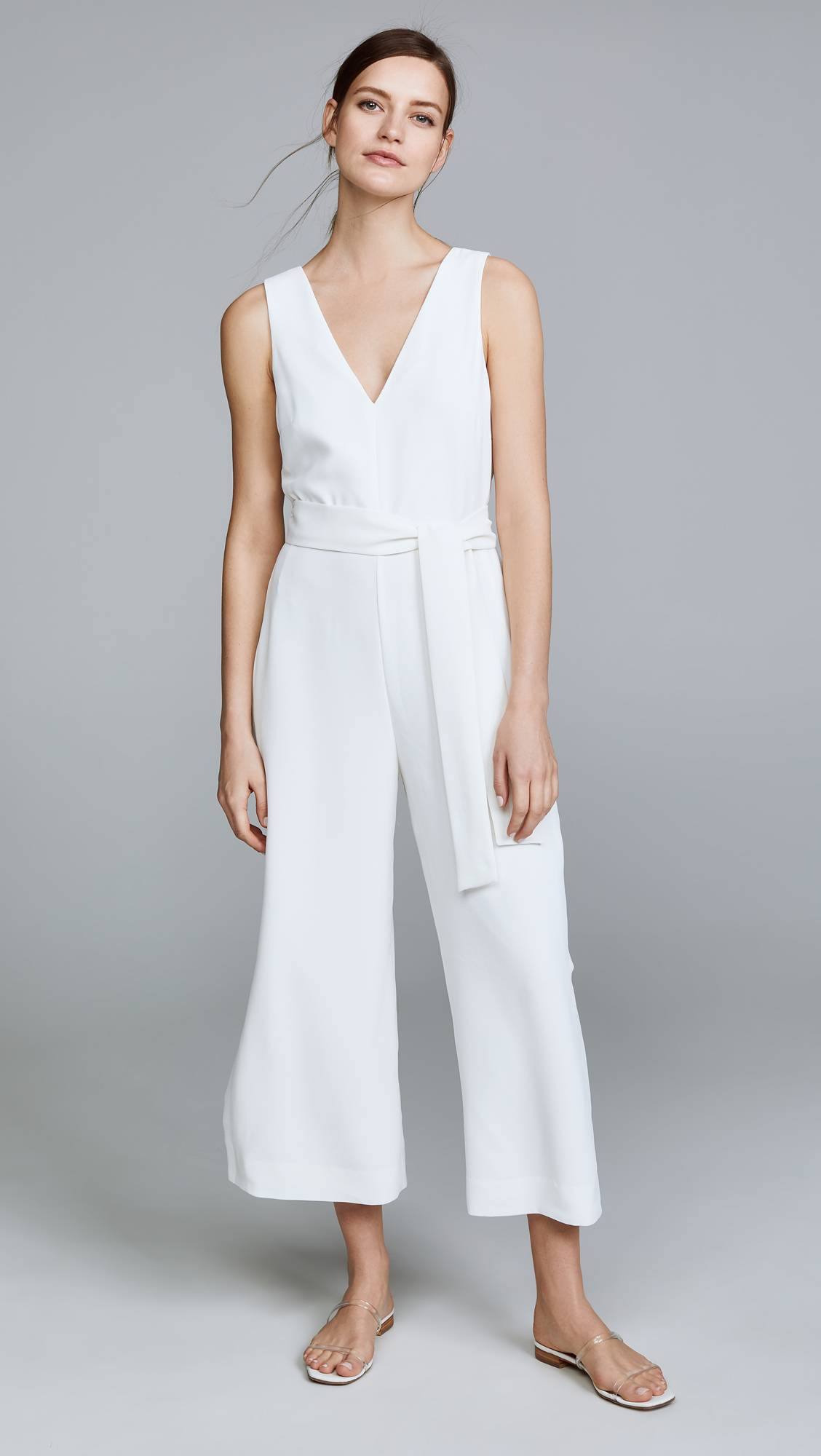 3 màu sắc trang phục vừa nhã nhặn lại sang trọng mà rất nhiều thành viên hoàng gia trên thế giới đều ưa chuộng