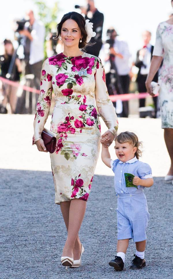 3 màu sắc trang phục vừa nhã nhặn lại sang trọng mà rất nhiều thành viên hoàng gia trên thế giới đều ưa chuộng