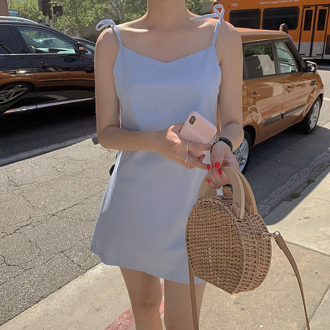 Mùa hè mà thiếu túi cói thì style của bạn cũng giảm đi vài phần thú vị