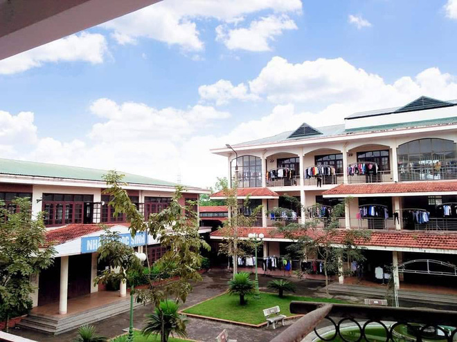 Nỗi khổ của sinh viên ở ký túc: Mỗi lần chuyển phòng cảm tưởng như đang chuyển cả thế giới