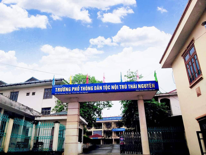 Nỗi khổ của sinh viên ở ký túc: Mỗi lần chuyển phòng cảm tưởng như đang chuyển cả thế giới