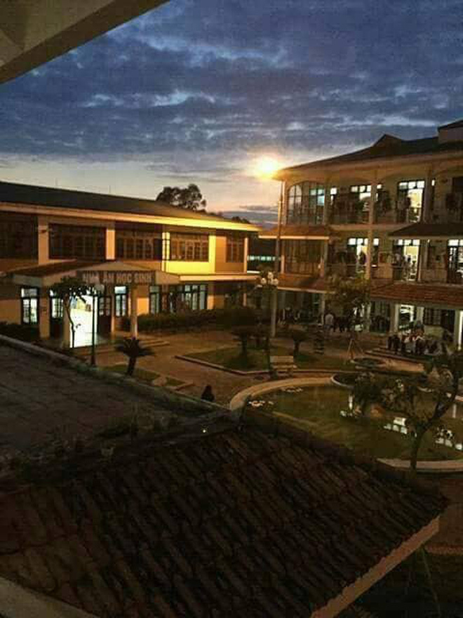 Nỗi khổ của sinh viên ở ký túc: Mỗi lần chuyển phòng cảm tưởng như đang chuyển cả thế giới