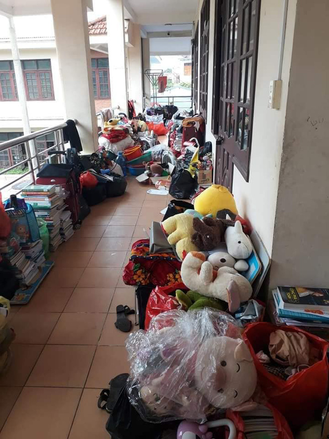 Nỗi khổ của sinh viên ở ký túc: Mỗi lần chuyển phòng cảm tưởng như đang chuyển cả thế giới