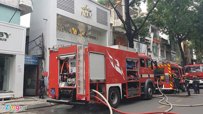 Cháy căn nhà 2 tầng giữa Sài Gòn, cả khu phố hốt hoảng