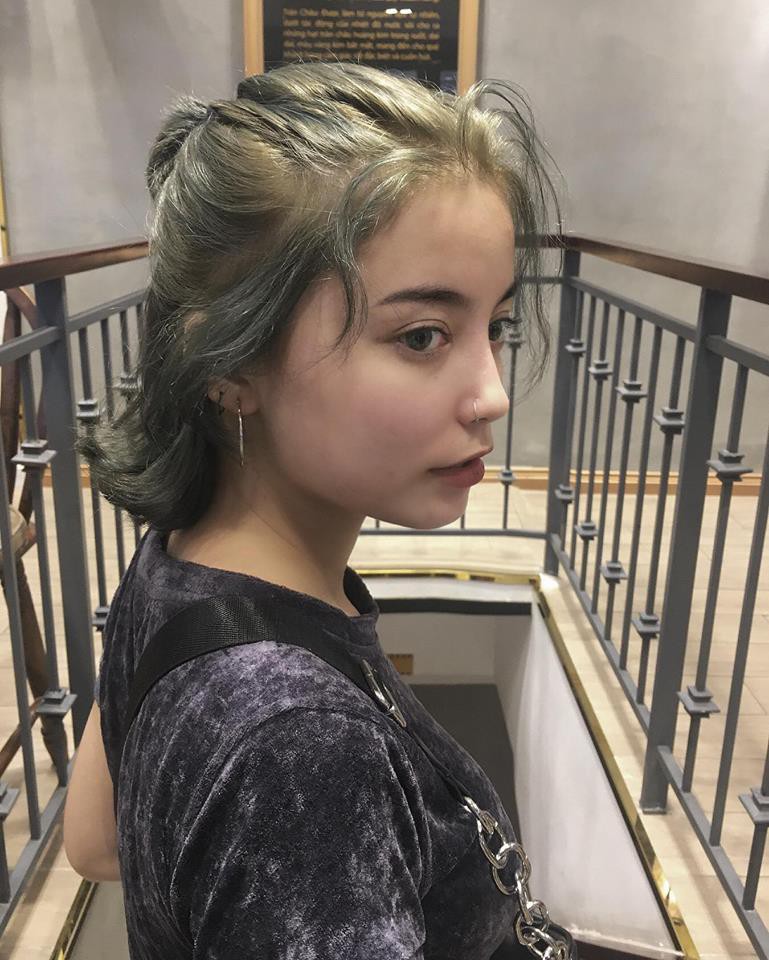 Thiên thần mới của hội con lai Việt: Sở hữu đôi mắt siêu đẹp, chỉ cao 1m58 nhưng chấp hết các thể loại lookbook