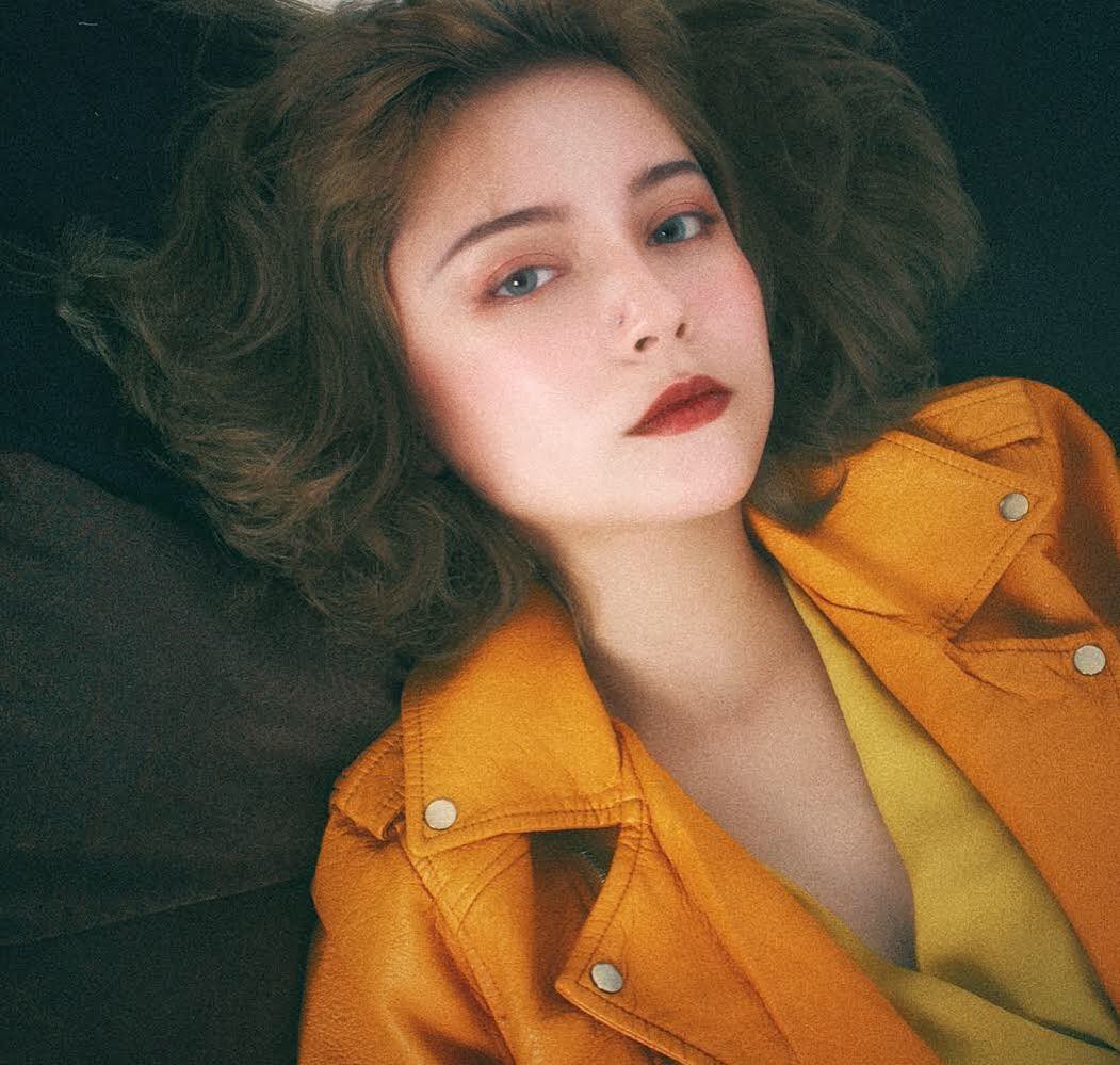 Thiên thần mới của hội con lai Việt: Sở hữu đôi mắt siêu đẹp, chỉ cao 1m58 nhưng chấp hết các thể loại lookbook